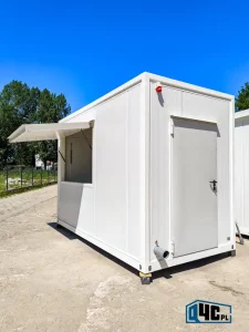 Kontener gastronomiczny z klapami - drzwi wejściowe