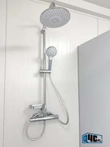 Shower fittings in the sanitary module