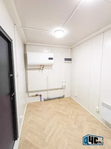 Bojler elektryczny i przyłącza wodno-kanalizacyjne