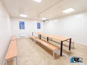 Kontener dla pracowników - stoły i ławki