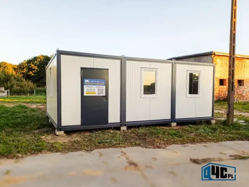 Zespół kontenerów socjalnych - widok z przodu