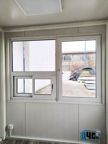 Okno aluminiowe przesuwne i rozwierno uchylne w kontenerze okno wydawcze